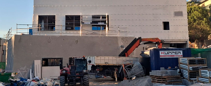 Instaladores de cubiertas y fachadas engatilladas de aluminio KALZIP en Cádiz