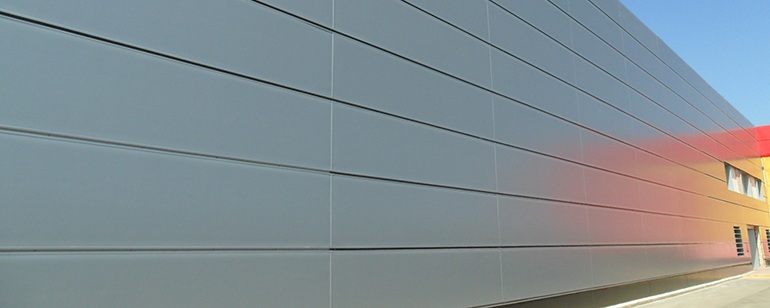 Instaladores de fachadas arquitectónicas de panel sandwich